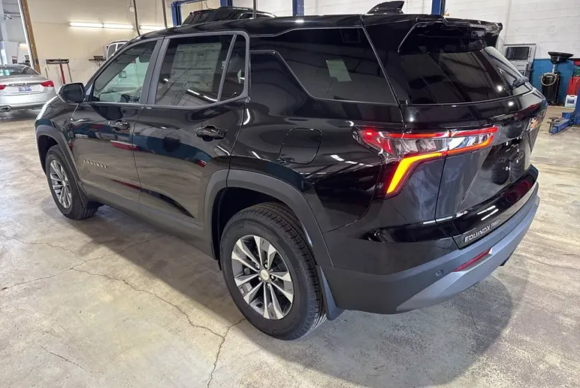 2026 Chevrolet Equinox LT photo 1