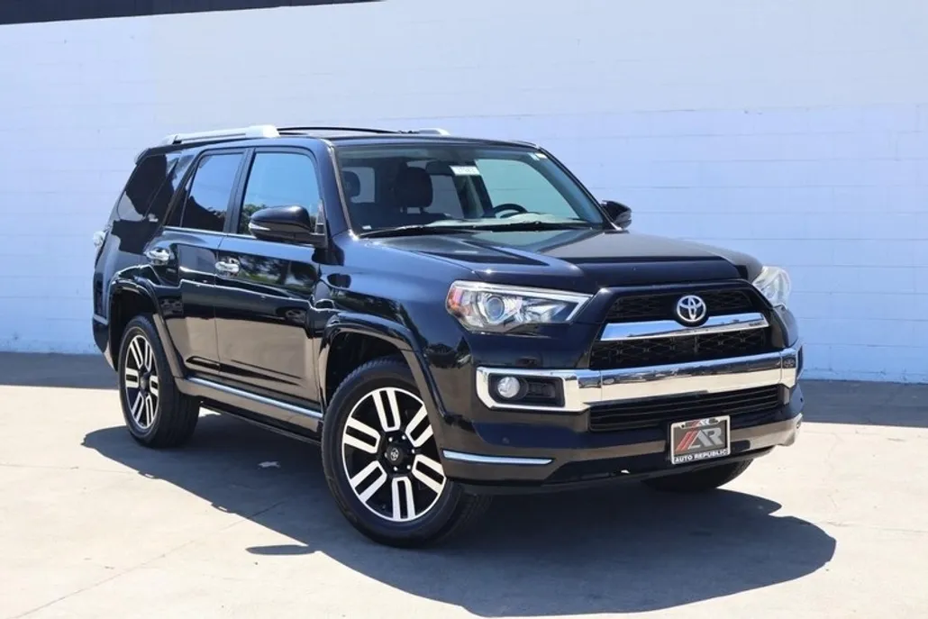 2017 Toyota 4Runner Limited photo 1