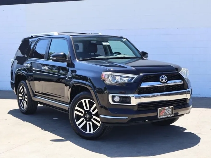 2017 Toyota 4Runner Limited photo 1
