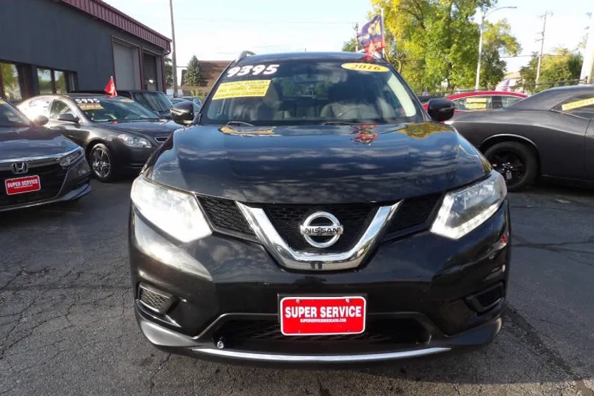 2016 Nissan Rogue SV photo 1