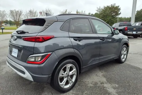 2022 Hyundai Kona SEL photo 2