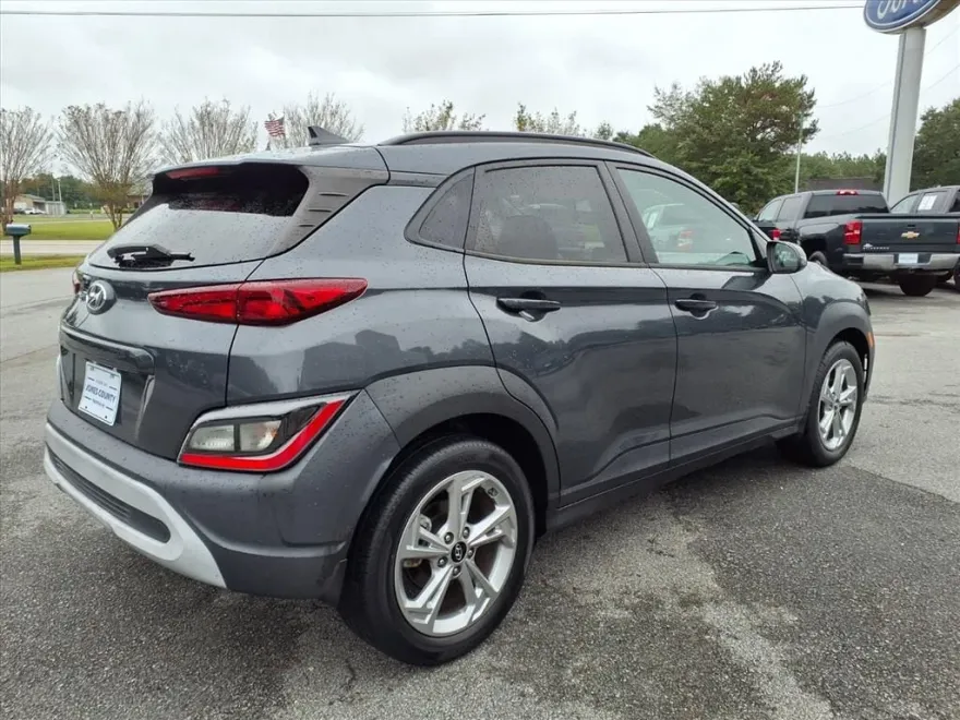 2022 Hyundai Kona SEL photo 2