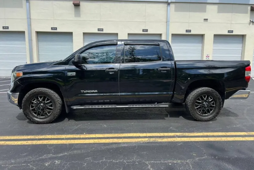2018 Toyota Tundra SR5 photo 1