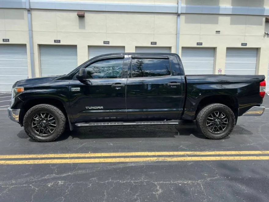 2018 Toyota Tundra SR5 photo 1