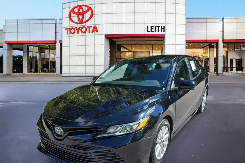 2020 Toyota Camry LE photo 1