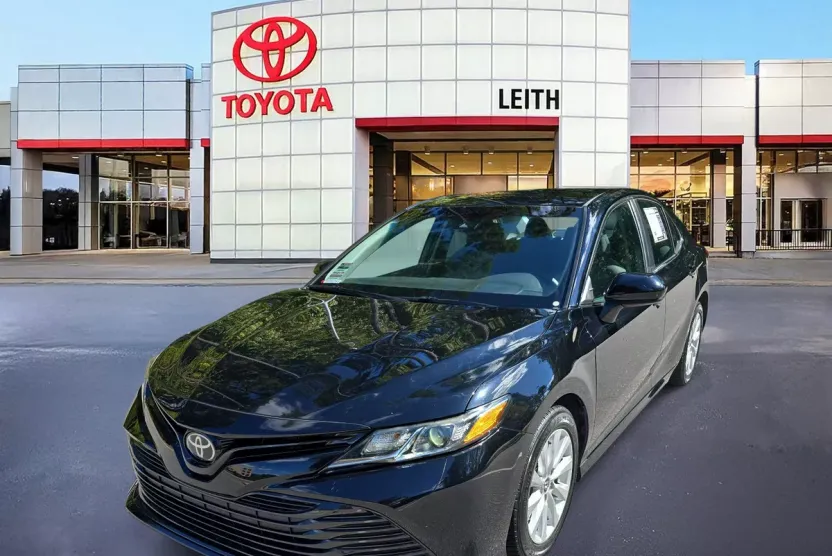 2020 Toyota Camry LE photo 1