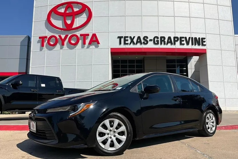 2024 Toyota Corolla LE photo 1