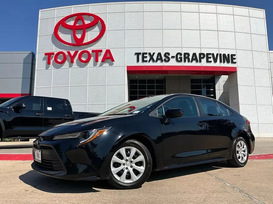 2024 Toyota Corolla LE photo 1