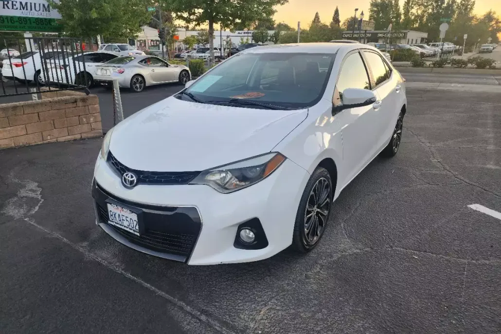 2016 Toyota Corolla Plus photo 1