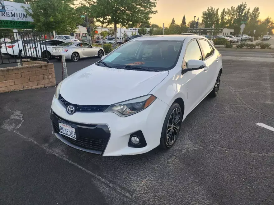 2016 Toyota Corolla Plus photo 1