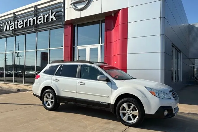 2013 Subaru Outback 2.5i Limited photo 1