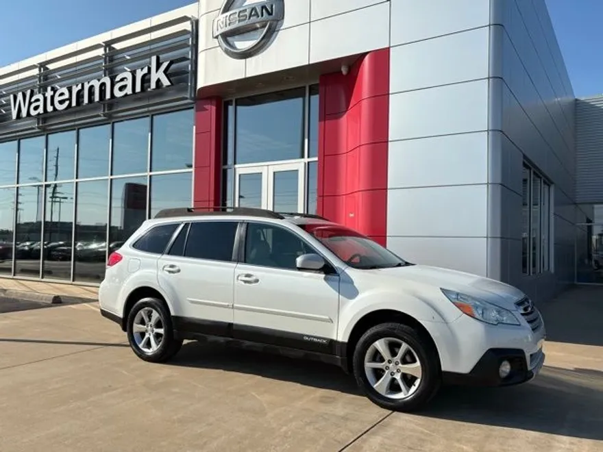 2013 Subaru Outback 2.5i Limited photo 1