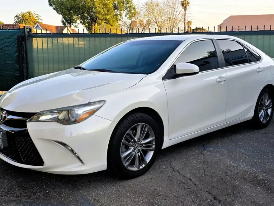2016 Toyota Camry photo 1
