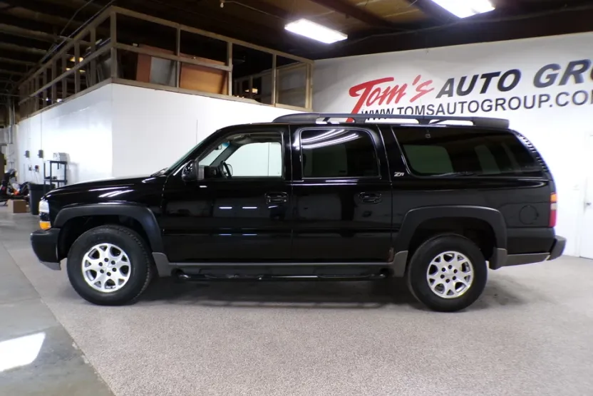 2001 Chevrolet Suburban LS photo 1