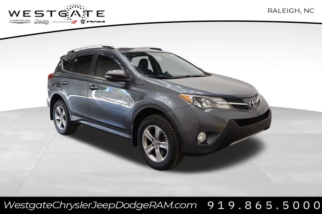 2015 Toyota RAV4 XLE photo 1