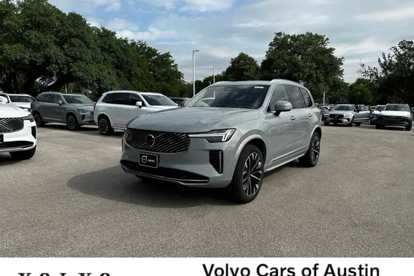 2025 Volvo XC90 Core T8 photo 1
