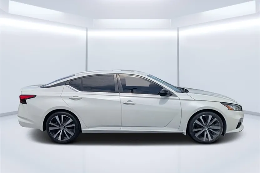 2020 Nissan Altima 2.5 SR photo 1