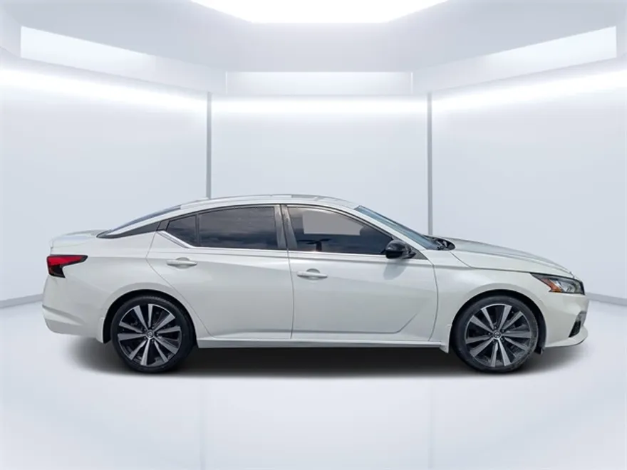2020 Nissan Altima 2.5 SR photo 1