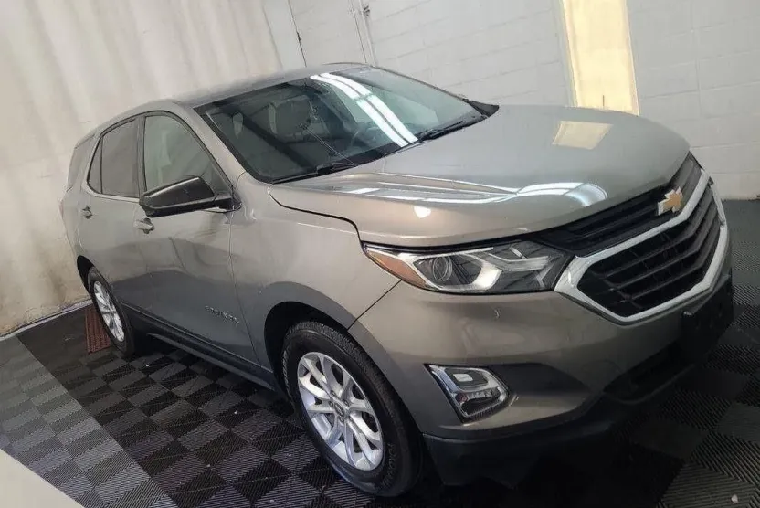 2018 Chevrolet Equinox LT photo 1
