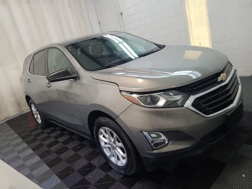 2018 Chevrolet Equinox LT photo 1