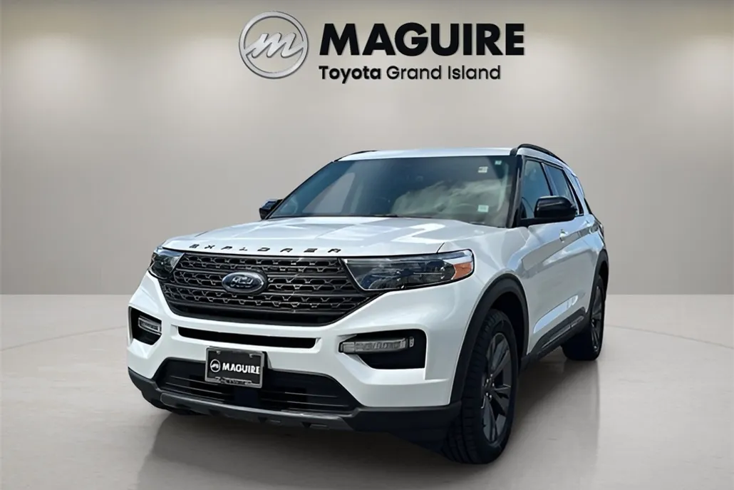 2023 Ford Explorer XLT photo 1