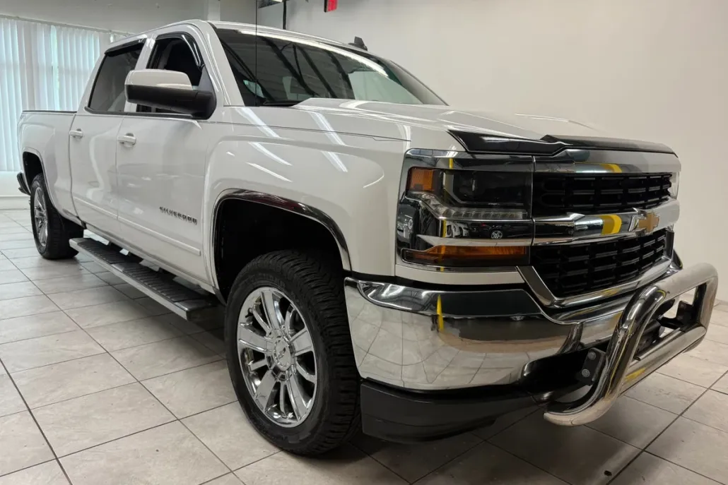 2017 Chevrolet Silverado 1500 LT photo 1