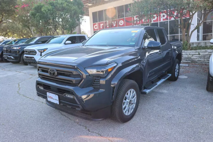 2025 Toyota Tacoma SR5 photo 1