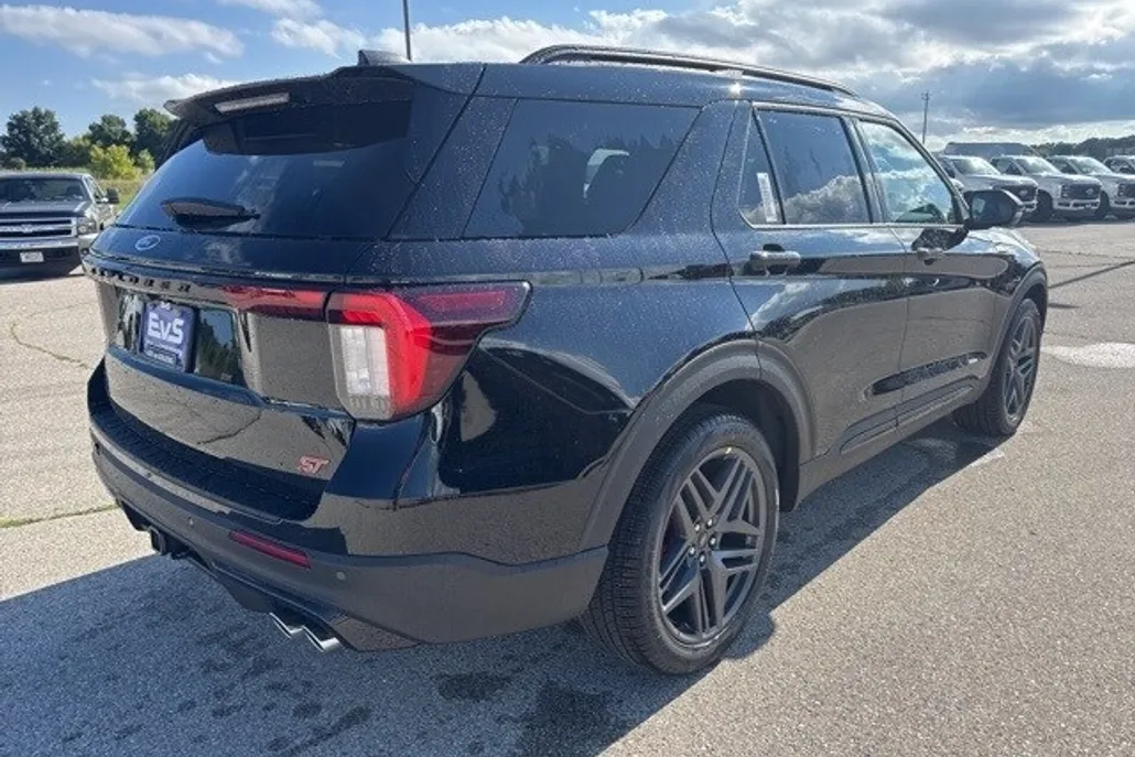 2025 Ford Explorer ST photo 1