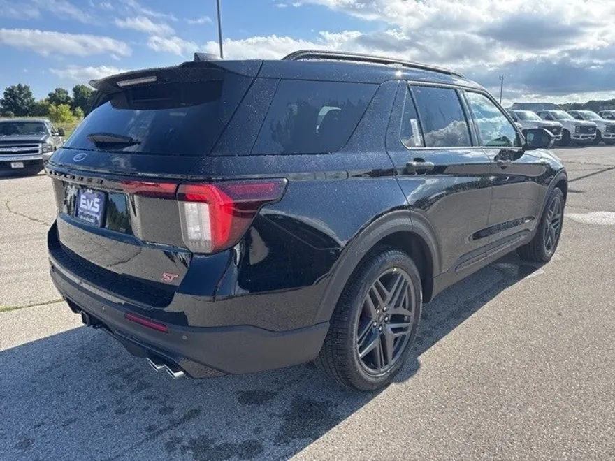 2025 Ford Explorer ST photo 1