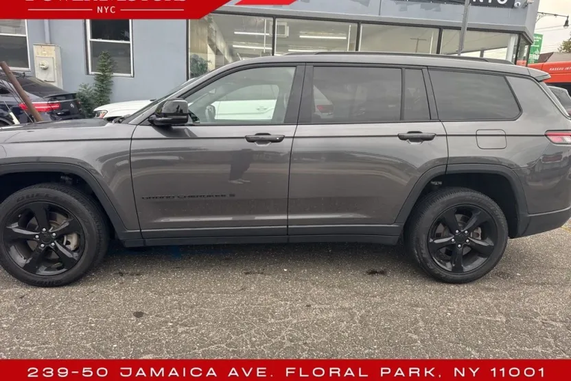 2023 Jeep Grand Cherokee Laredo Altitude photo 1