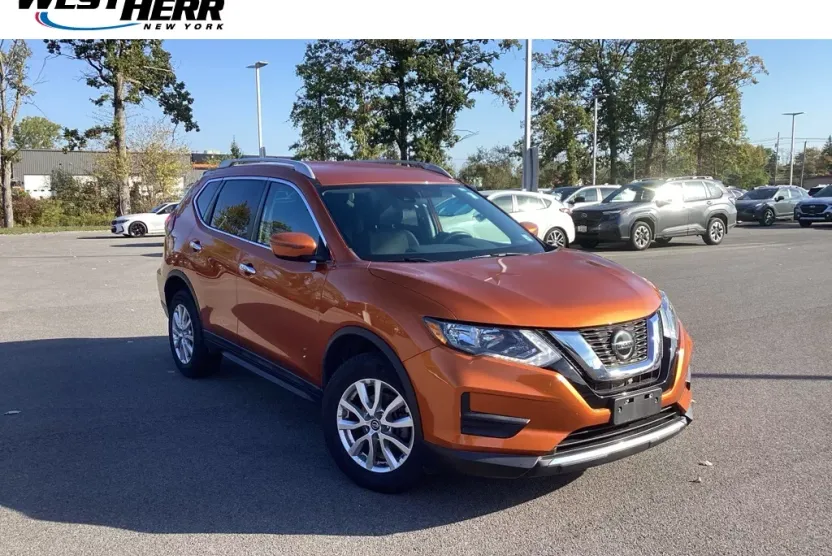 2019 Nissan Rogue SV photo 1