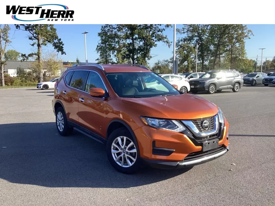 2019 Nissan Rogue SV photo 1