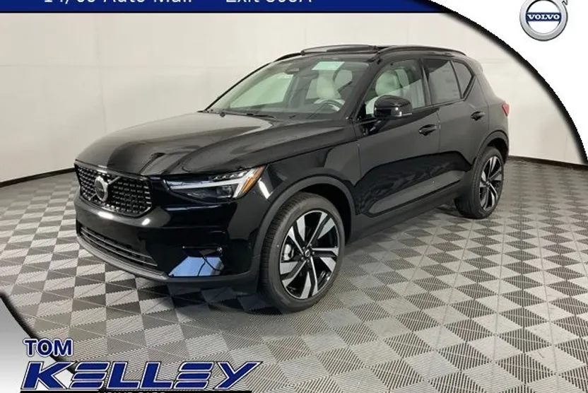 2025 Volvo XC40 Plus photo 1