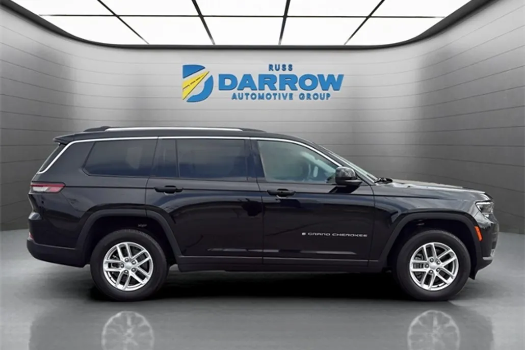 2022 Jeep Grand Cherokee Laredo photo 1