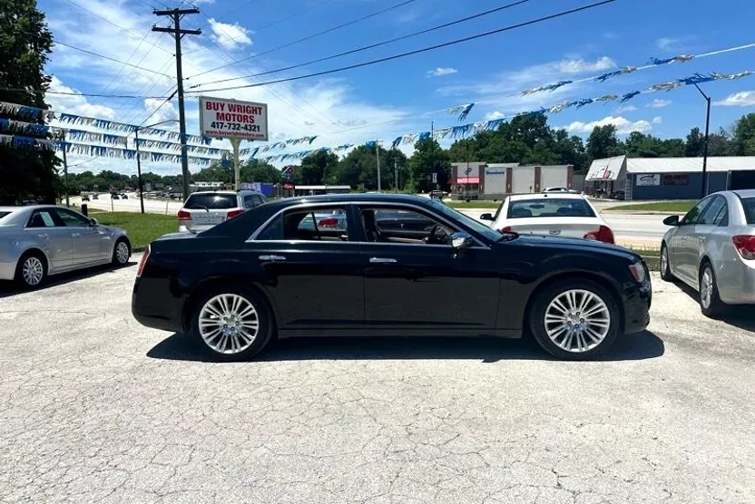 2011 Chrysler 300 Limited photo 1