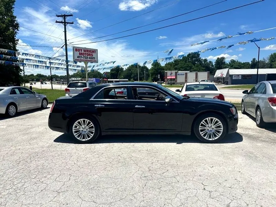 2011 Chrysler 300 Limited photo 1