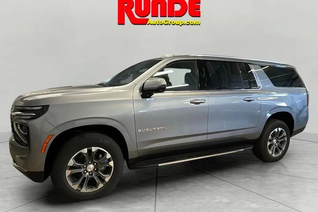 2025 Chevrolet Suburban LT photo 1