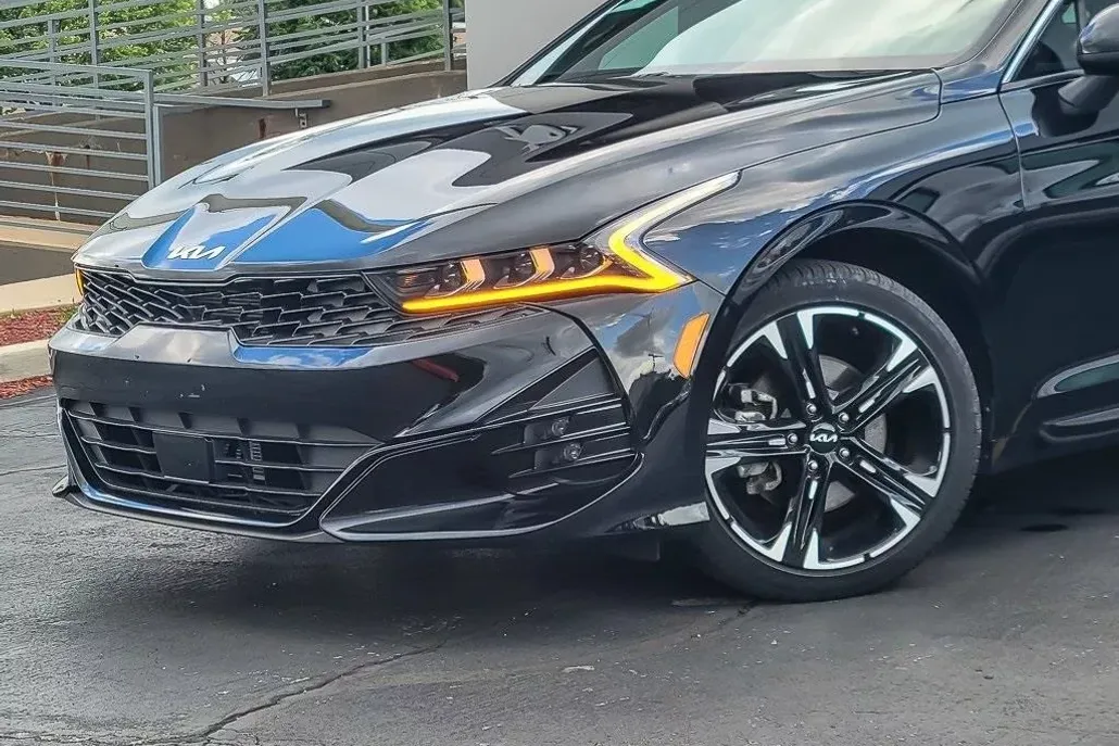 2023 Kia K5 GT-Line photo 1