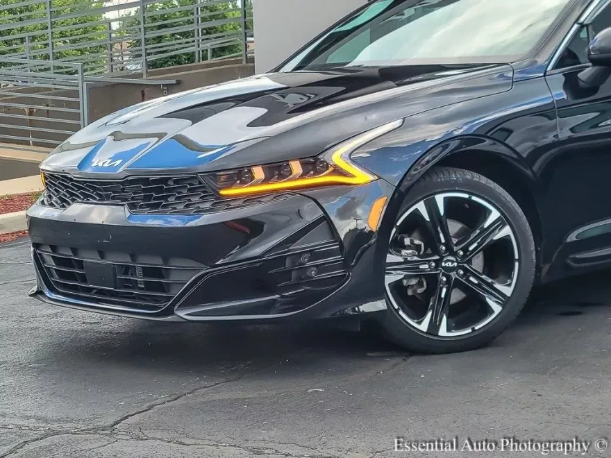 2023 Kia K5 GT-Line photo 1