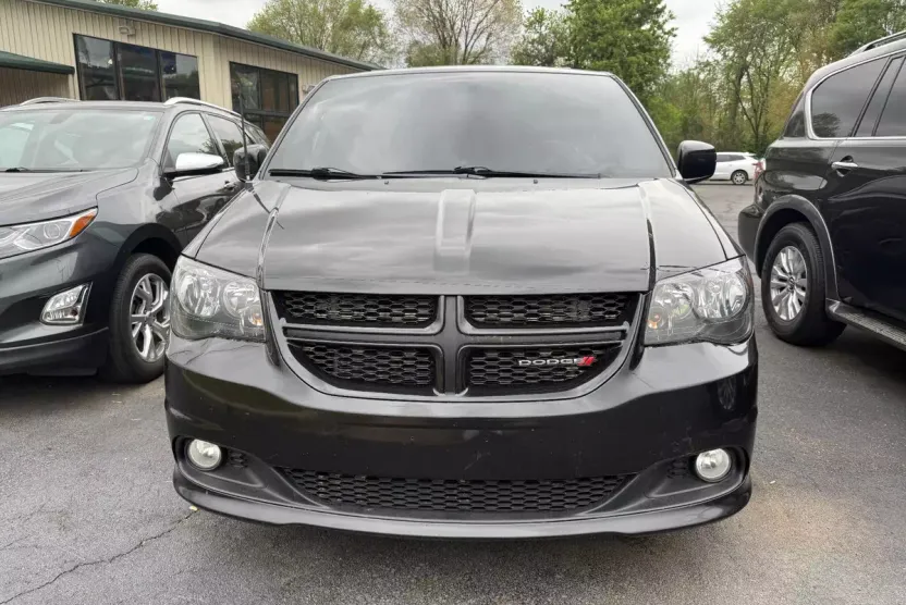 2019 Dodge Grand Caravan GT photo 1