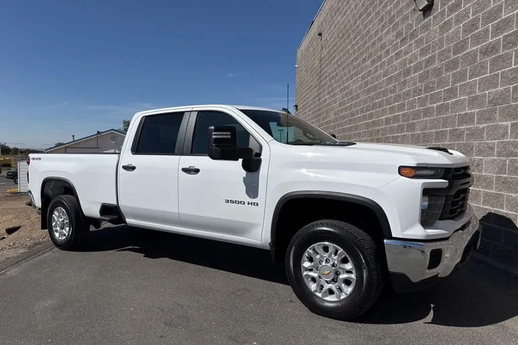 2026 Chevrolet Silverado 3500HD photo 1