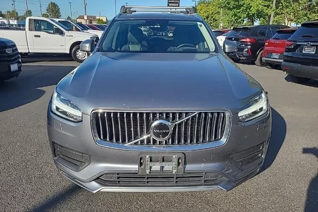 2020 Volvo XC90 Momentum photo 1
