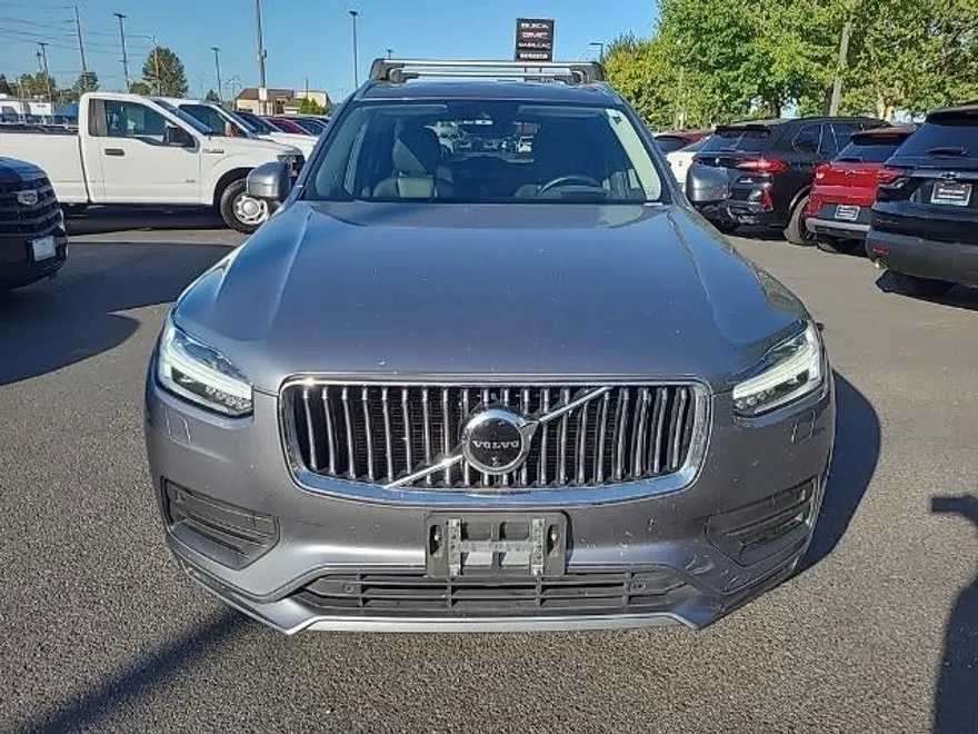2020 Volvo XC90 Momentum photo 1