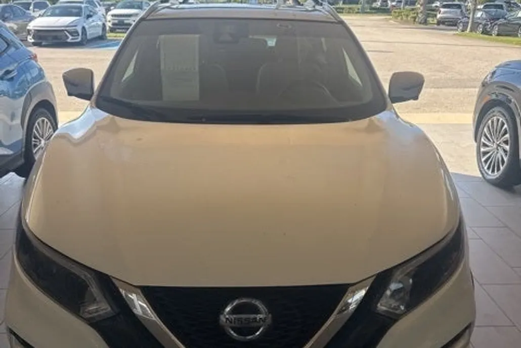 2022 Nissan Rogue Sport SL photo 1