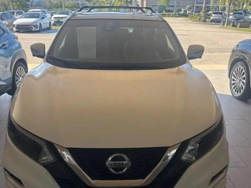 2022 Nissan Rogue Sport SL photo 1