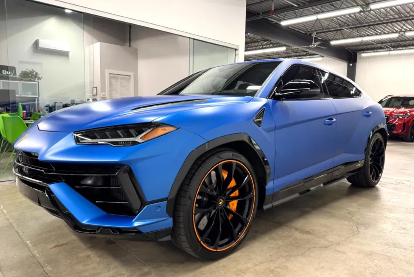 2023 Lamborghini Urus S photo 1