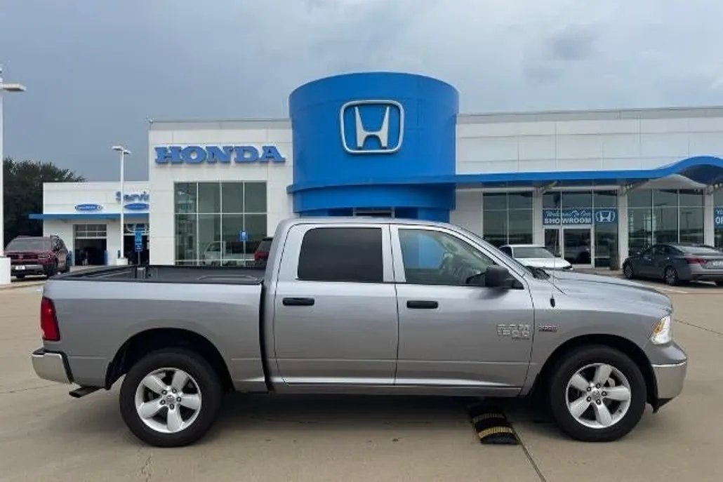 2023 Ram 1500 Classic SLT photo 1