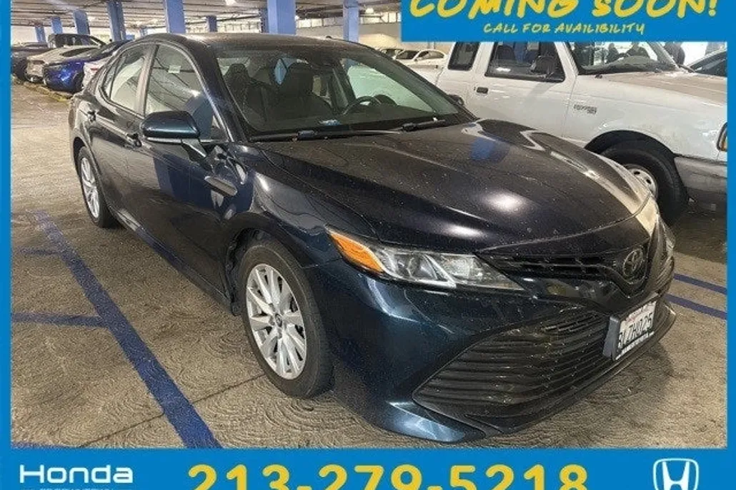 2019 Toyota Camry LE photo 1