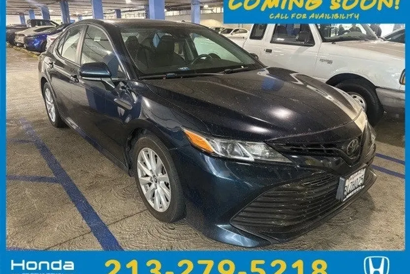 2019 Toyota Camry LE photo 1