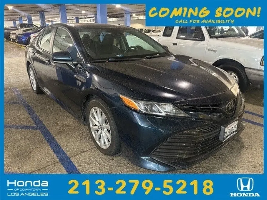 2019 Toyota Camry LE photo 1